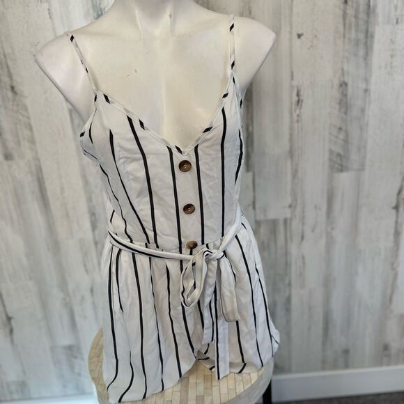 Stripped Romper with belt size MEDIUM - Picture 1 of 6
